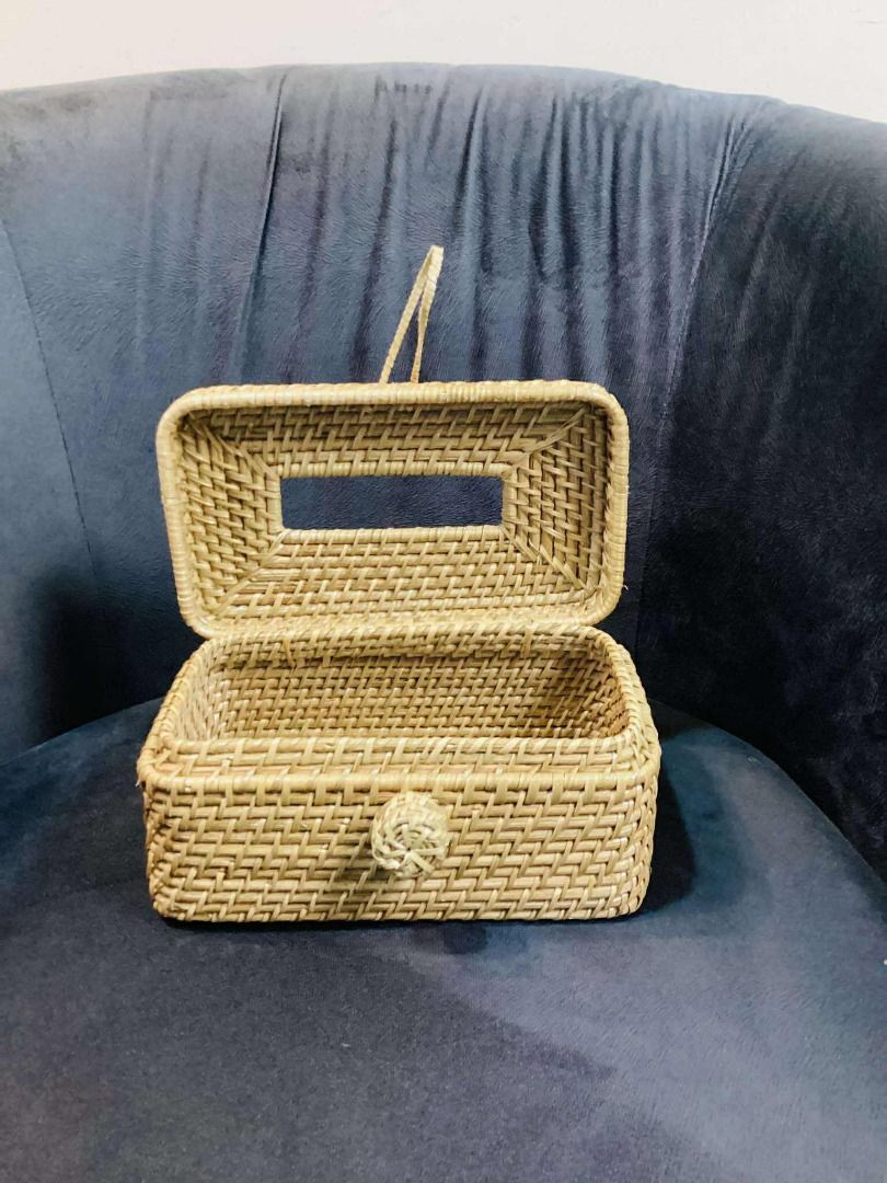 Natural Rattan Tissue Holder (Category: Towels, Napkins & Holders) located in Pasig City. Submitted by icraft_handicraft (Listing ID 1396761064, Image 1). Description: .