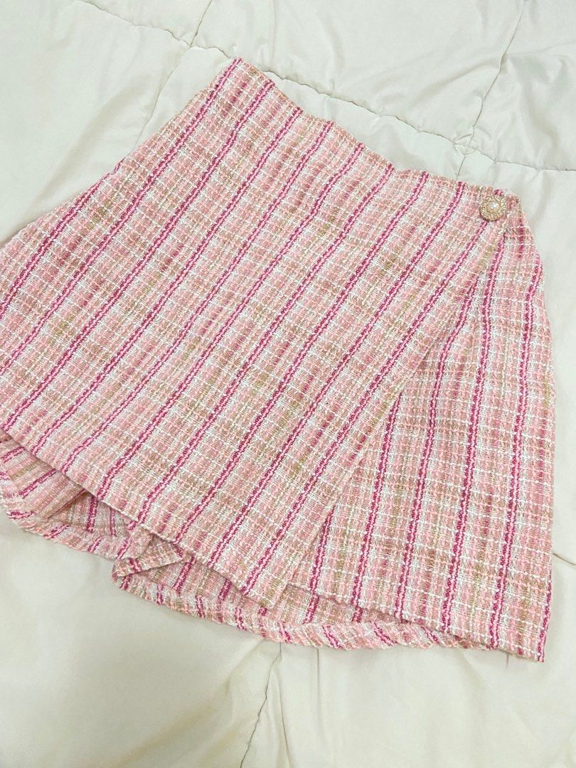 Pink Plaid elegant skort and top set coordinates (Category: Sets or Coordinates) located in Quezon City. Submitted by nyapibuy (Listing ID 1396766774, Image 3). Description: Name: Pink Plaid elegant skort and top set coordinates Price: 250 PHP Condition: Like New (Worn Once & kept only) Description: Very cute coordinates! bottom can fit size 24 the best! it also has shorts Tags: Halloween, Mean girls When worn: N/A RFS: Decluttering ‼️READ‼️ • Me
