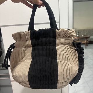 (Kategori: ) berada di . Dikirim oleh nabilalars (ID iklan 1396750033, Gambar 1). Deskripsi: .