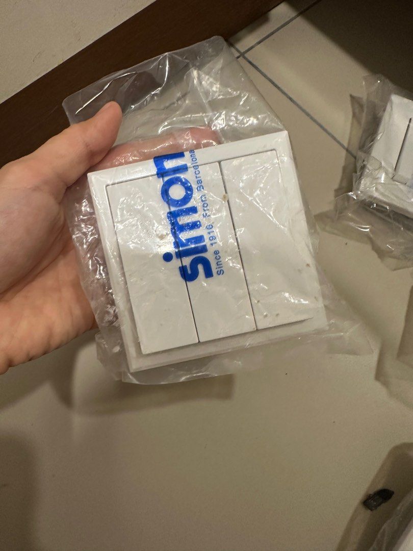 Simon E3 Switch White (Category: Other Home Appliances) located in Melaka Tengah. Submitted by nobynia (Listing ID 1396744220, Image 2). Description: Simon 13A switch socket E3 x 3 (RM4.5) Switch 10A 2gang 1 way x 4 (RM6) Switch 10A 3 gang 1 way x 1 (RM6) Switch 1 gang 1 way x 1 ( RM 4.5) Take all at RM40.