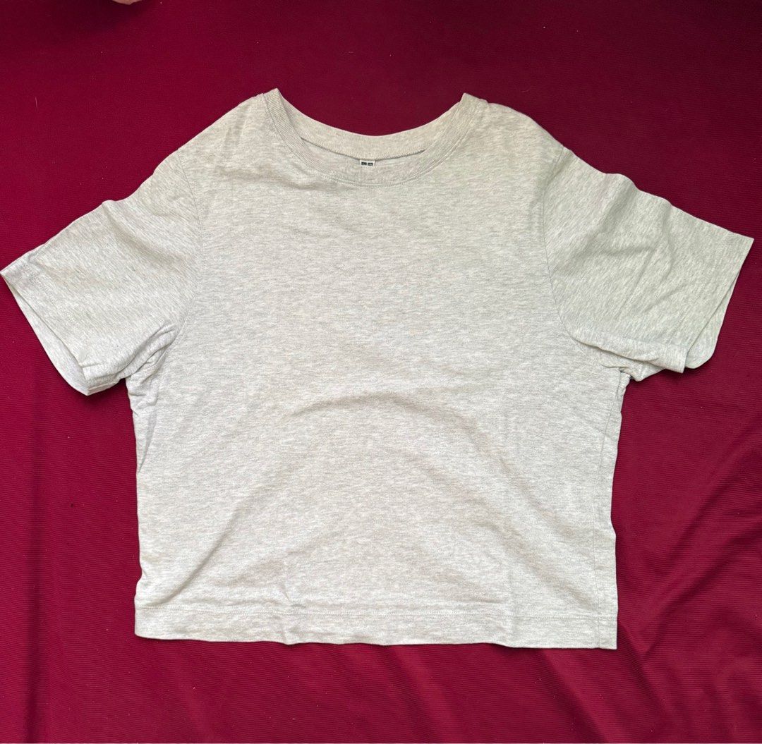 Uniqlo Gray Semi-cropped Top (Category: Blouses) located in Panglao. Submitted by whatsdbuzz (Listing ID 1396666015, Image 1). Description: Uniqlo Gray Semi-cropped Top.