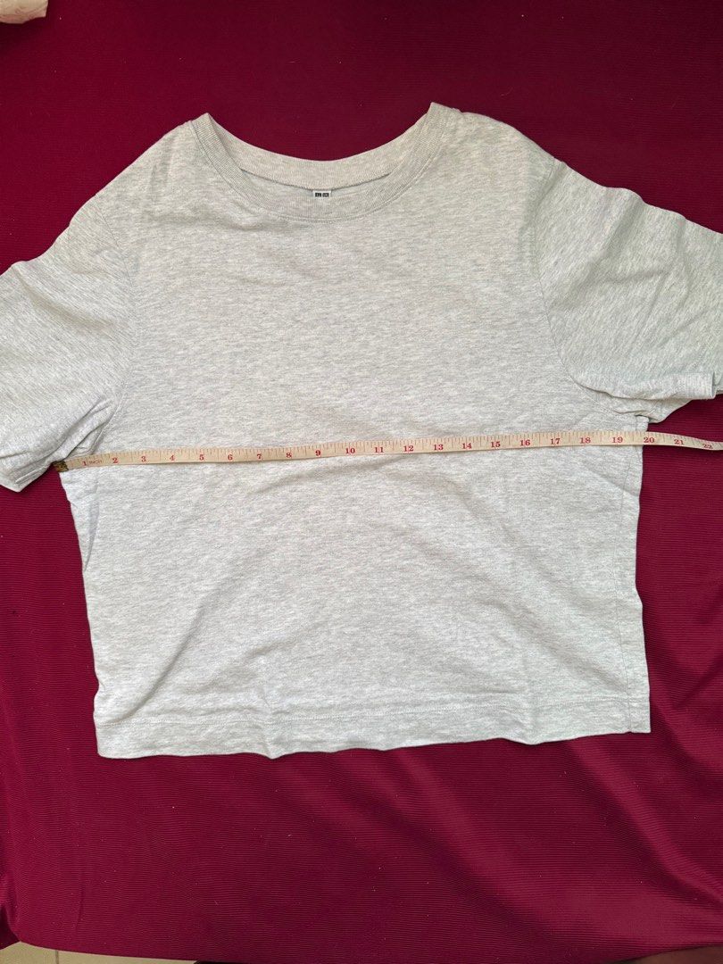 Uniqlo Gray Semi-cropped Top (Category: Blouses) located in Panglao. Submitted by whatsdbuzz (Listing ID 1396666015, Image 2). Description: Uniqlo Gray Semi-cropped Top.