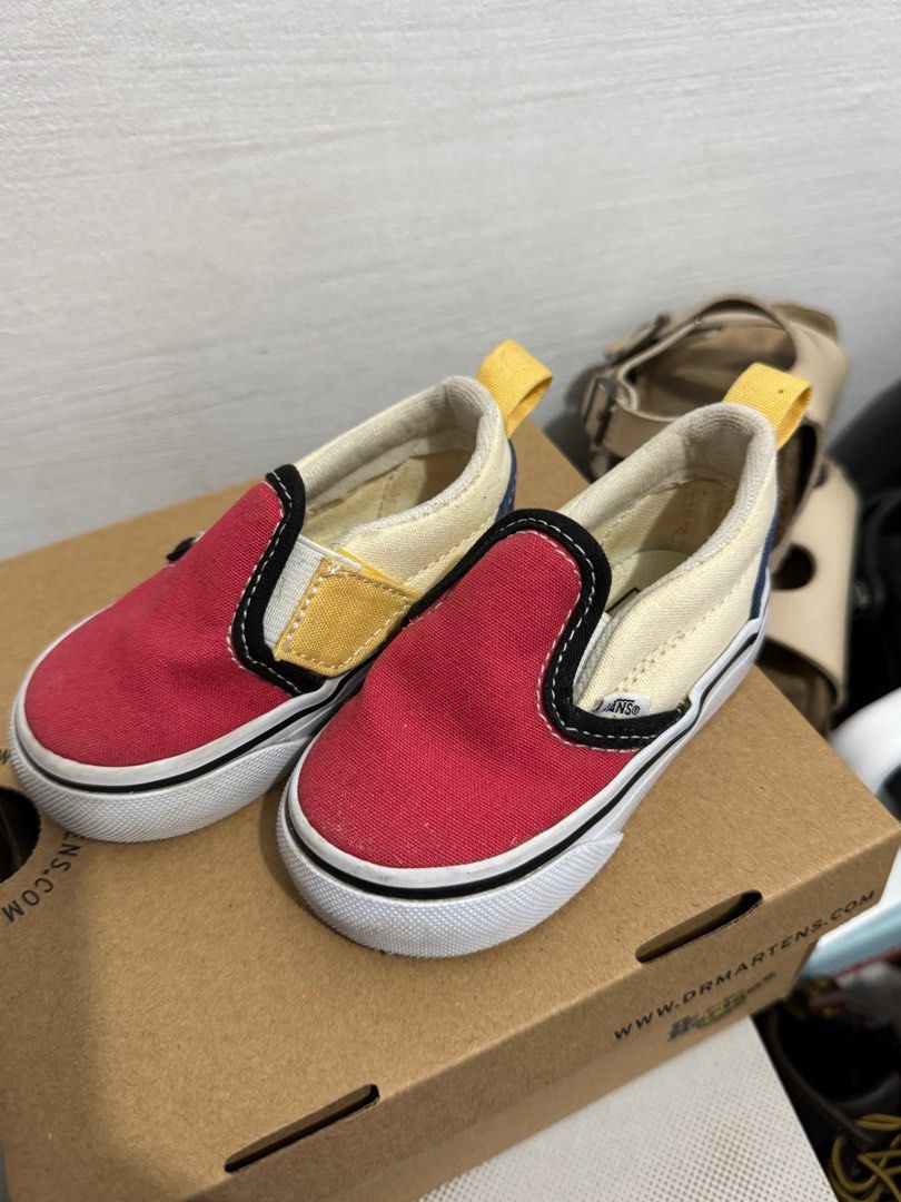 Vans Toddler Slip-On Shoes (Category: Babies & Kids Fashion) located in Taguig. Submitted by bncdnc (Listing ID 1396798080, Image 3). Description: .