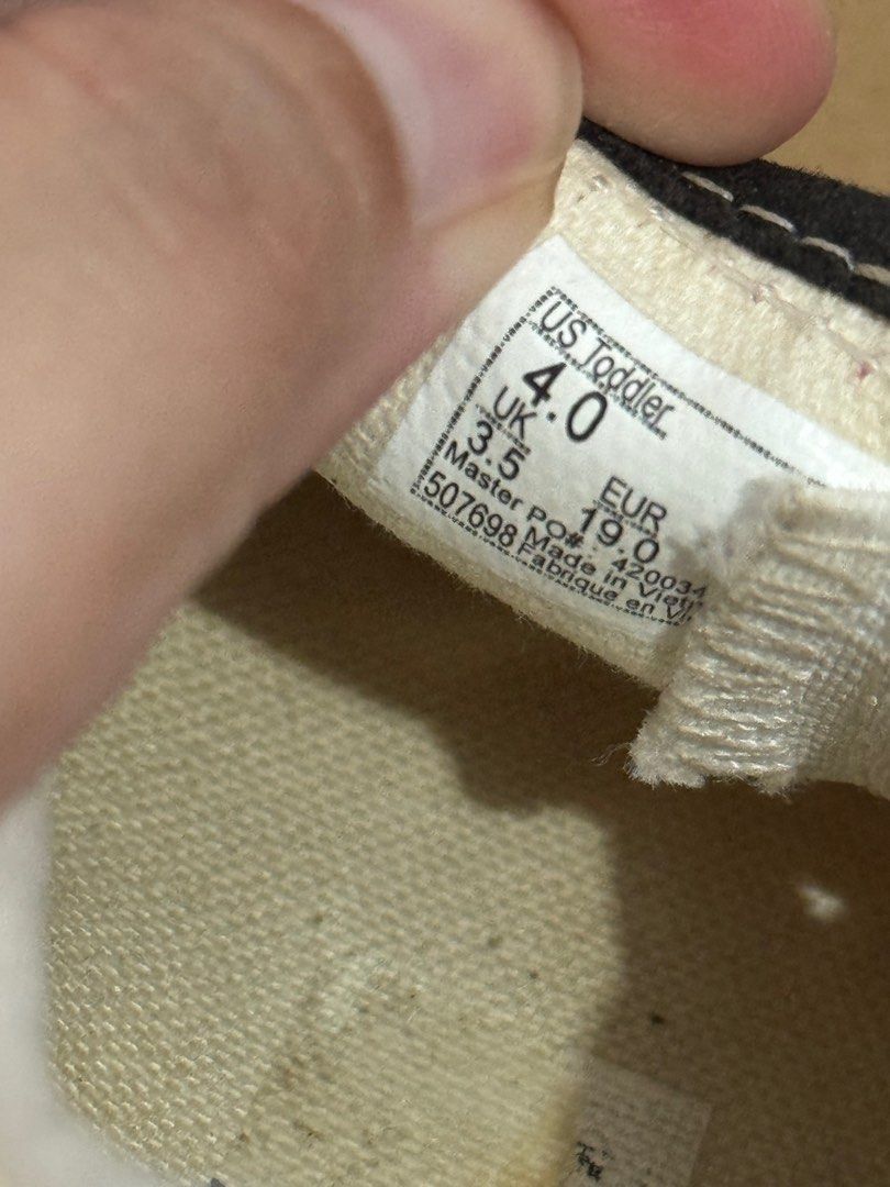 Vans Toddler Slip-On Shoes (Category: Babies & Kids Fashion) located in Taguig. Submitted by bncdnc (Listing ID 1396798080, Image 2). Description: .