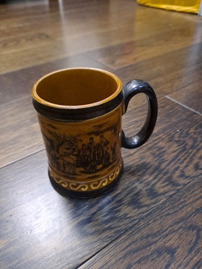 Vintage Ceramic Mugs (Category: Coffee & Tea Tableware) located in Manila. Submitted by joanbalde39643 (Listing ID 1396809821, Image 1). Description: - Set of two vintage ceramic mugs - Brown and yellow color scheme - Decorative design - Black handles - Yellow interior - Ceramic material.