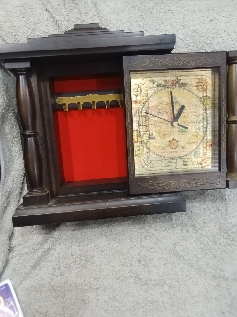 Wall decor clock with key organizer and music (Category: Wall Decor) located in Malabon City. Submitted by tey-salao-8 (Listing ID 1396729725, Image 2). Description: Wall clocks with hidden key organizer ... please Pm me for more details 😉🙏☝️.