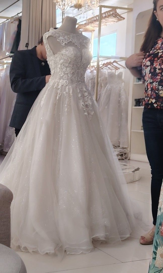Wedding Dress (Category: Dresses) located in Manila. Submitted by fnicolas (Listing ID 1396669270, Image 3). Description: Small in size Comes with 2 peticoats 3 and 6 boned Comes with 2 pcs of veil Imported from other country Very nice in person.