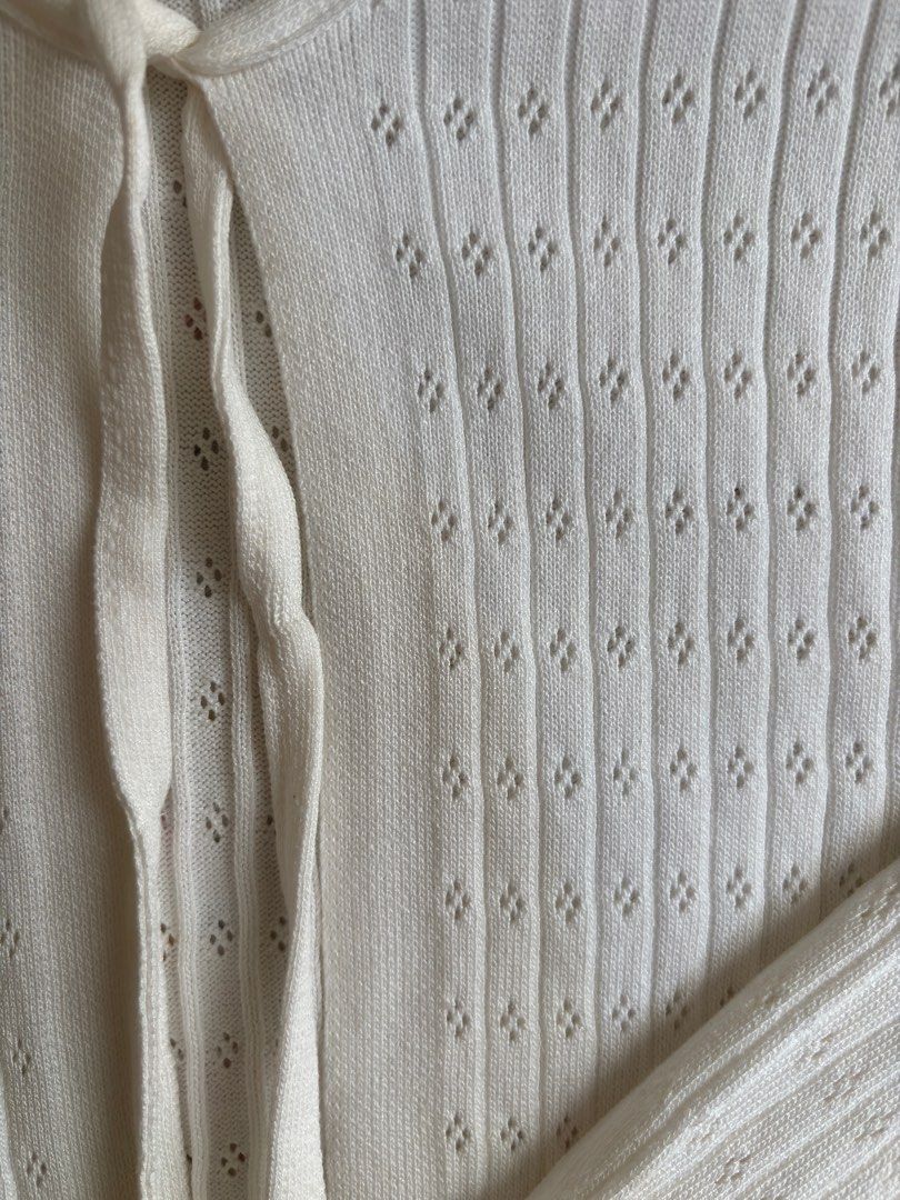 White Knit Cardigan (Category: Coats, Jackets and Outerwear) located in Bayambang. Submitted by elle.declutter (Listing ID 1396740701, Image 2). Description: can fit to XS-S.