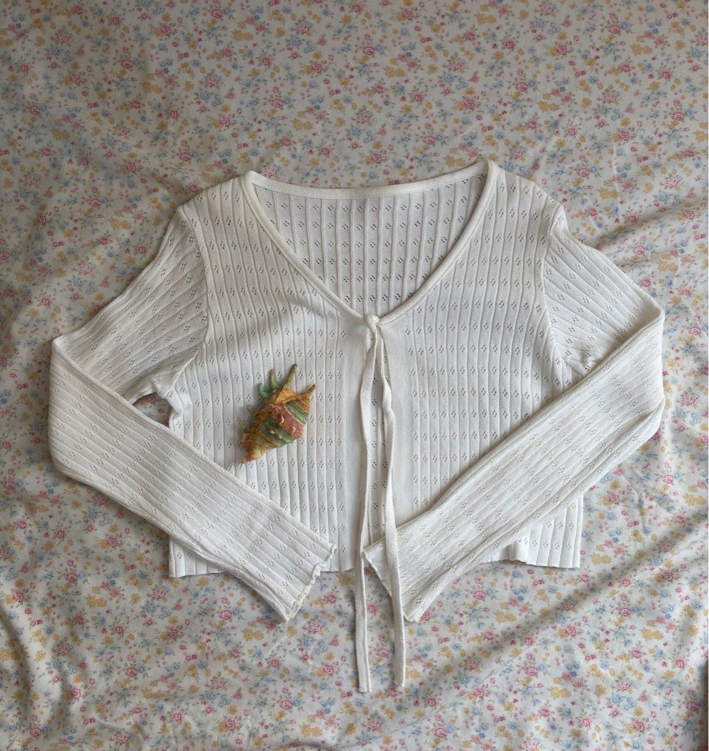 White Knit Cardigan (Category: Coats, Jackets and Outerwear) located in Bayambang. Submitted by elle.declutter (Listing ID 1396740701, Image 1). Description: can fit to XS-S.