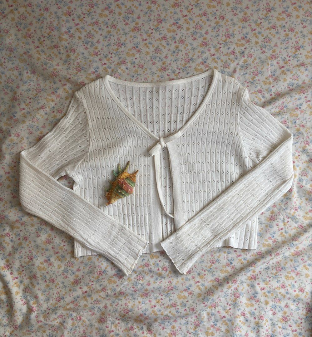 White Knit Cardigan (Category: Coats, Jackets and Outerwear) located in Bayambang. Submitted by elle.declutter (Listing ID 1396740701, Image 3). Description: can fit to XS-S.