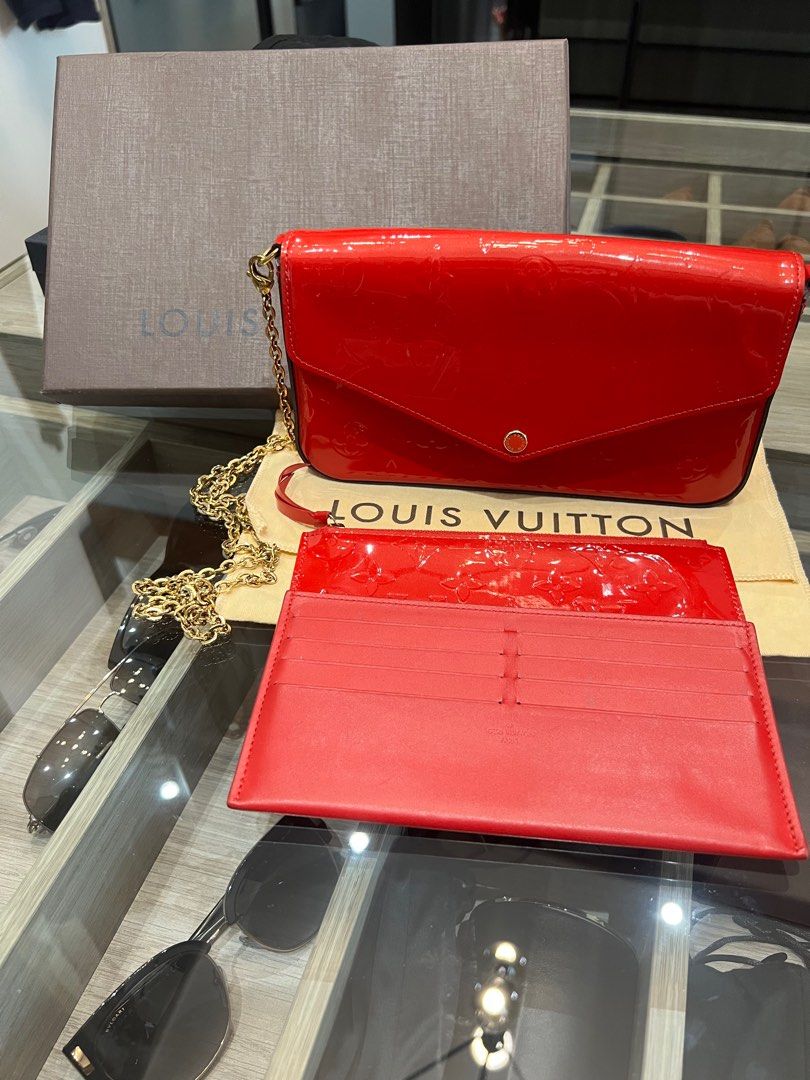 100% Authentic Louis Vuitton Felicie (Category: Luxury Bags & Wallets) located in Quezon City. Submitted by belle2113 (Listing ID 1396862743, Image 2). Description: Selling my pre-loved LV Felicie. Comes with gold chain and inserts. Fits iPhone Promax.