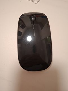 黑色無線滑鼠