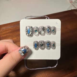 甜酷藍手繪 銀白貓眼 手工穿戴甲 S碼 短方圓豆豆甲 Short sliver cat eye press on fake nail64213240899970110