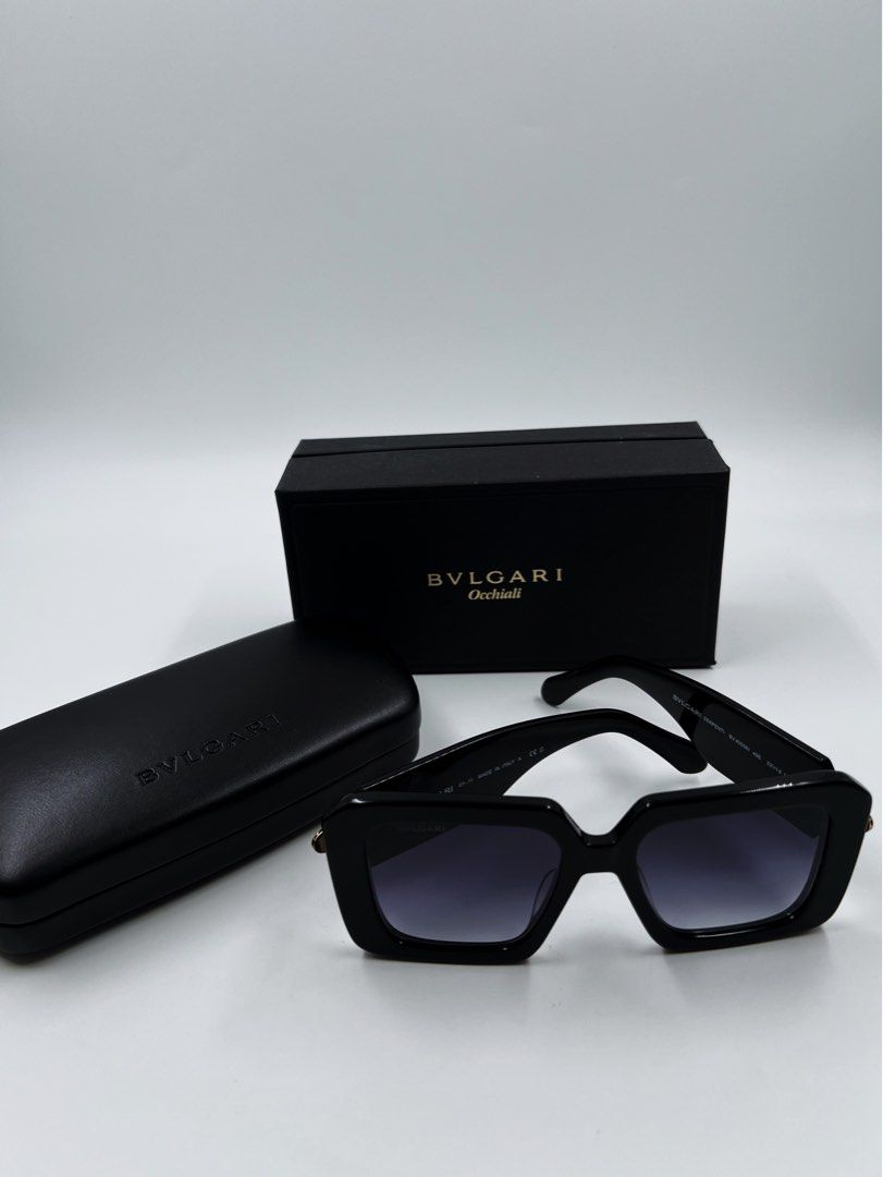 ⚜️ Bulgari Serpenti oversize sunglass 🕶️ (Category: Luxury Accessories) located in Makati City. Submitted by 90sangel (Listing ID 1397019458, Image 3). Description: •Item: Bvlgari Serpenti Forever sunglasses 🕶️with an oversized rectangular frame in black acetate and gradient grey lenses. 🖤🩶 •Condition: As New! Includes case & booklet 2 sunglass & cases option available. Super pretty! UVA/UVB protection: 100% Perfect for both small and large f