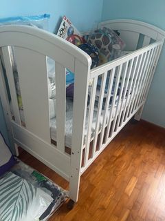 (Category: ) located in . Submitted by jolieses (Listing ID 1396925615, Image 1). Description: .