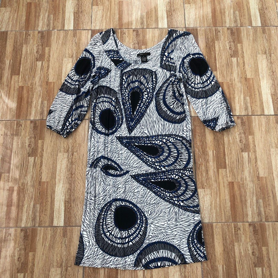 BCBG ABSTRACT GRAY WHITE BLACK BLUE PRINT 3/4 SLEEVE MINI MIDI DRESS (Category: Dresses) located in Las Pinas. Submitted by mkjpcloset (Listing ID 1396940888, Image 1). Description: LOC: LAS PIÑAS,METRO MANILA FITS M-XL stretch upto 50”bust and waist length 38”.