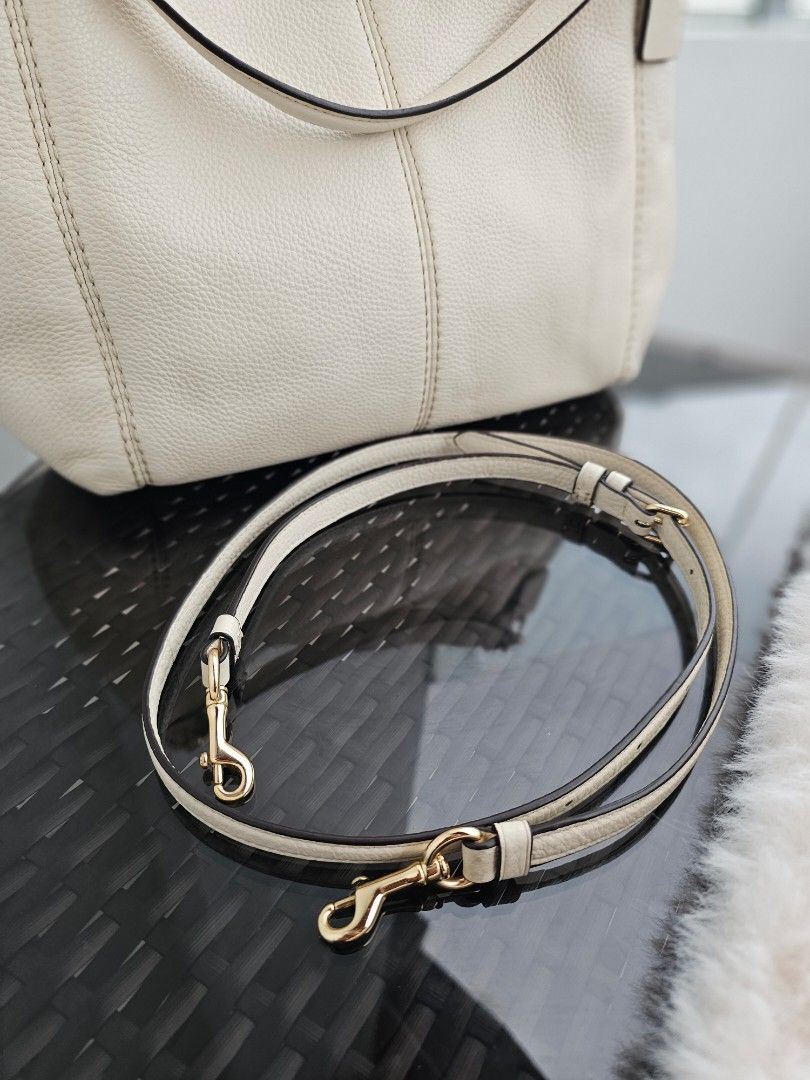 Coach Lexy Shoulder Bag (Category: Luxury Bags & Wallets) located in Baguio. Submitted by kayeonlineshop (Listing ID 1396962866, Image 2). Description: 👜 Good Condition 👜 Pre-owned Authentic 👜 Magnetic snap closure 👜 Two-way w/ Detachable sling 👜 Via Measuring Tape: H (10"), L (11.5"), W (5.5") 📌 Shipping via J&T (no to COD) 🏷 MOP: G-cash / Bank transfer.