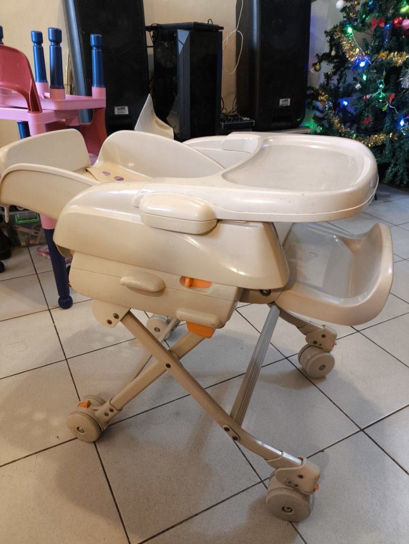 Combi High Chair (Category: Baby High Chairs) located in Marikina City. Submitted by kikayclinic (Listing ID 1396889984, Image 3). Description: 3 way highchair, bassinet, swing NO ISSUE, LILINISAN NIYO LANG! 📍3 LEVELS ANG HEIGHT-ADJUSTABLE PWEDE BABAAN OR TAASAN 📍3 LEVELS DIN ANG SANDALAN, NAHIHIGA 📍PWEDE TULUGAN NG NEWBORN, BASSINET LIKE MODE LANG.. 📍MAY STOPPER YUNG GULONG 📍MANUAL SWING, MADALI MAKAPAGPATULOG SA BABY PIN LOCATION: PALOMAR 