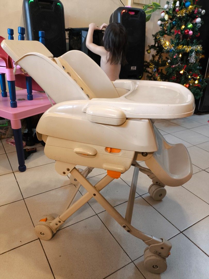 Combi High Chair (Category: Baby High Chairs) located in Marikina City. Submitted by kikayclinic (Listing ID 1396889984, Image 1). Description: 3 way highchair, bassinet, swing NO ISSUE, LILINISAN NIYO LANG! 📍3 LEVELS ANG HEIGHT-ADJUSTABLE PWEDE BABAAN OR TAASAN 📍3 LEVELS DIN ANG SANDALAN, NAHIHIGA 📍PWEDE TULUGAN NG NEWBORN, BASSINET LIKE MODE LANG.. 📍MAY STOPPER YUNG GULONG 📍MANUAL SWING, MADALI MAKAPAGPATULOG SA BABY PIN LOCATION: PALOMAR 