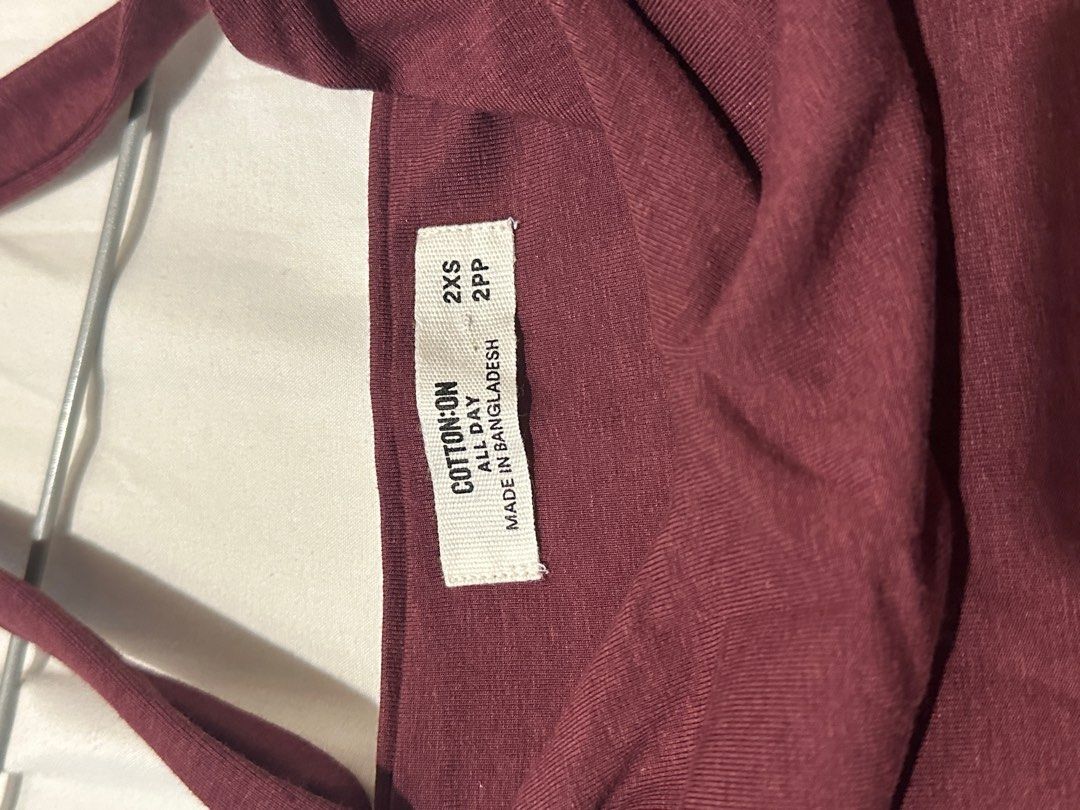 Cotton On Halter Top - Maroon (Category: Sleeveless) located in Manila. Submitted by cchaiprincess (Listing ID 1396978055, Image 2). Description: Negotiable !! > cash first MOP: gcash Never been used but i removed the price tag alr rfs: too small - Cotton On maroon halter top - Size: 2XS - Features a V-neck - Made in Bangladesh - Simple and versatile - Perfect for casual wear - Halter style adds elegance - Pairs well with jeans, skirts, or shorts