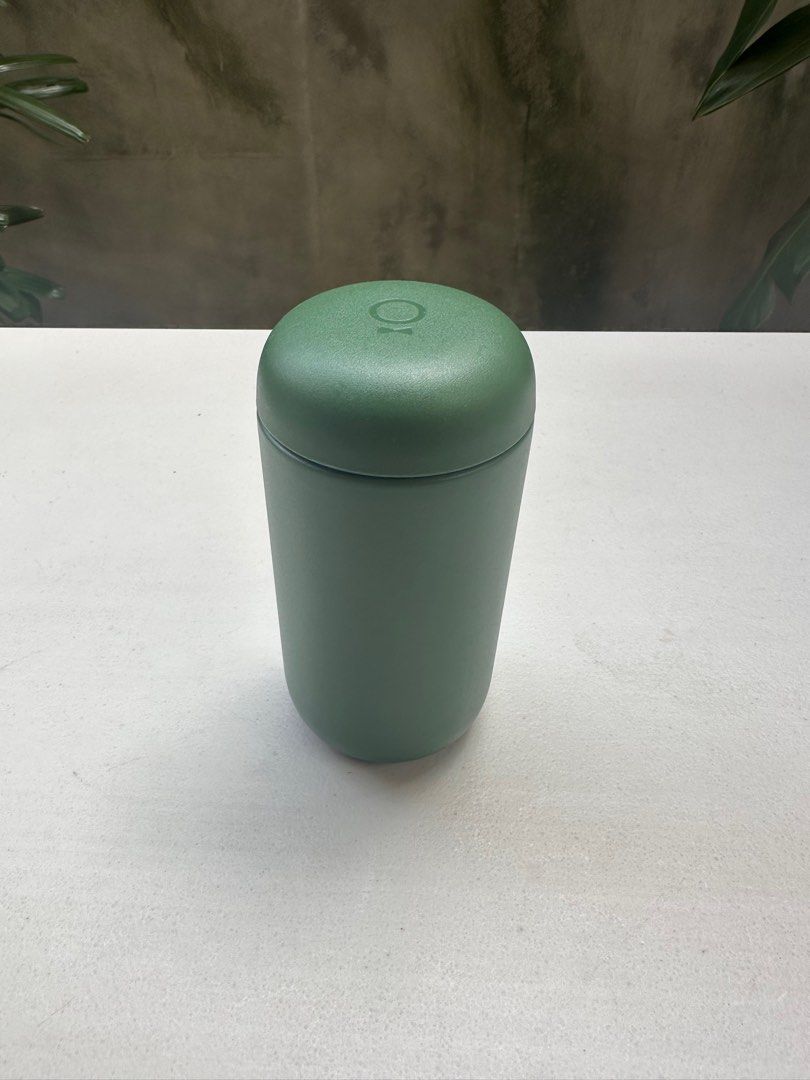 Fellow Carter Everywhere Mug 12oz (Category: Water Bottles & Tumblers) located in Paranaque City. Submitted by mrbentables (Listing ID 1396910492, Image 1). Description: - Fellow Carter Everywhere Mug - 12oz (355ml) capacity - Sleek matte green exterior - Stainless steel interior - Includes lid - BPA-free - Patent pending design.