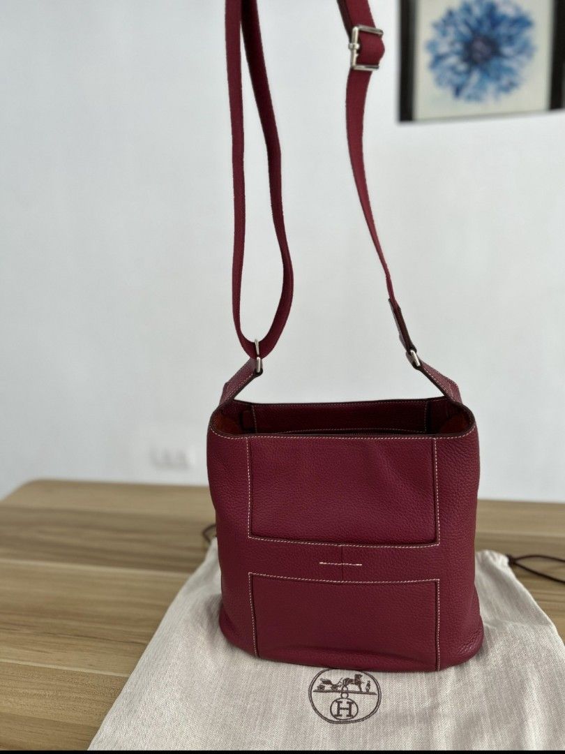 Hermes Good news (Category: Luxury Bags & Wallets) located in Santa Rosa. Submitted by lbx89 (Listing ID 1396859960, Image 1). Description: Authentic Hermes good news please see pictures.