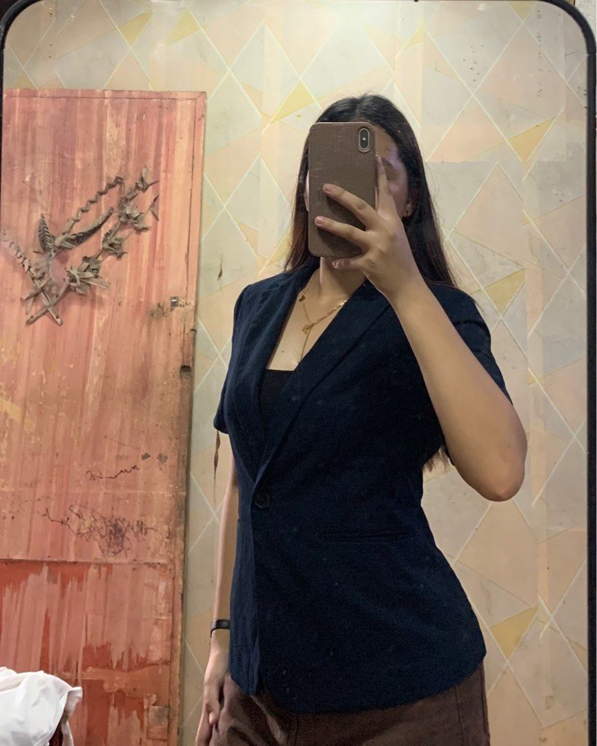 H&M SHORT SLEEVE BLAZER (Category: Coats, Jackets and Outerwear) located in Bislig. Submitted by styleeee (Listing ID 1396875816, Image 3). Description: size small-medium.