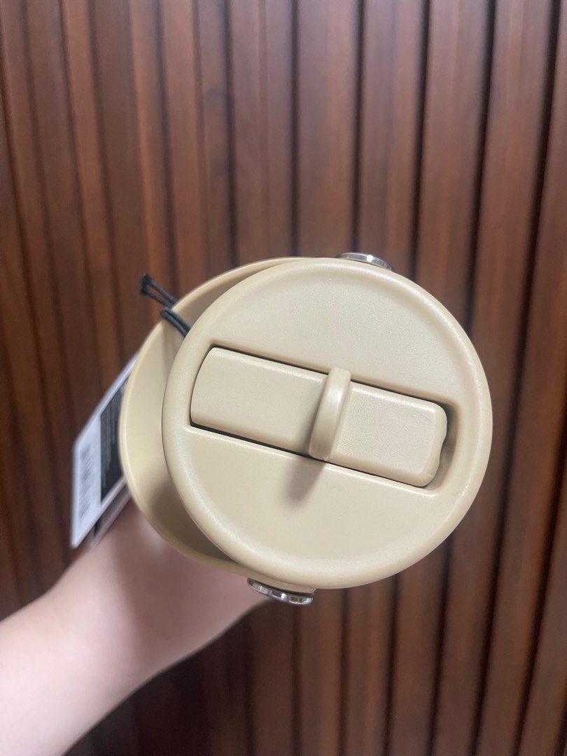 Hydro Flask 24 Oz Wide Flex Straw Cap Limited Edition (Category: Water Bottles & Tumblers) located in Manila. Submitted by khdbons (Listing ID 1396986598, Image 2). Description: Brand new Authentic from the US Limited edition Minor flaw: box has a name Shipping from Valenzuela/Manila Sf shouldered by buyer.