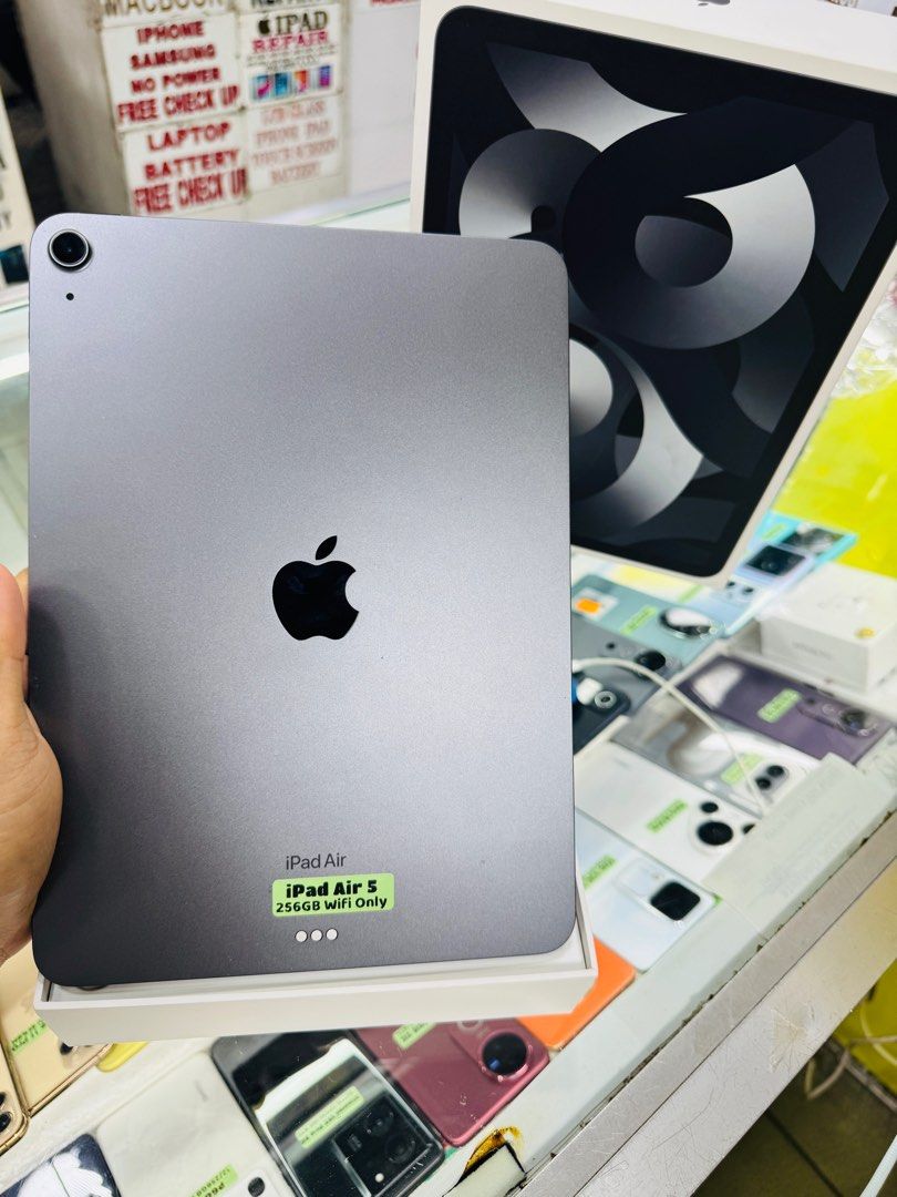 iPad Air 5 256GB WIFI Complete (Category: iPad) located in San Juan City. Submitted by Khalidmgdla08 (Listing ID 1396967095, Image 2). Description: FOR SALE | TRADE/SWAP Price: 22,000 On hand: iPad Air 5✔️ 256GB ✔️ Wifi ✔️ 100% Original ✔️ 99% Makinis ✔️ 99% Smooth ✔️ NOT REFURB ✔️ NO HIDDEN ISSUES ✔️ NEVER BEEN REPAIRED ✔️ TEST TO SAWA✔️ FREE 3-UTOOLS ✔️ ANY MODEL OF IPHONE AND SAMSUNG ARE AVAILABLE! ✨ We accept: 🔹Cash 🔹Gcash 🔹Bank Transfer �