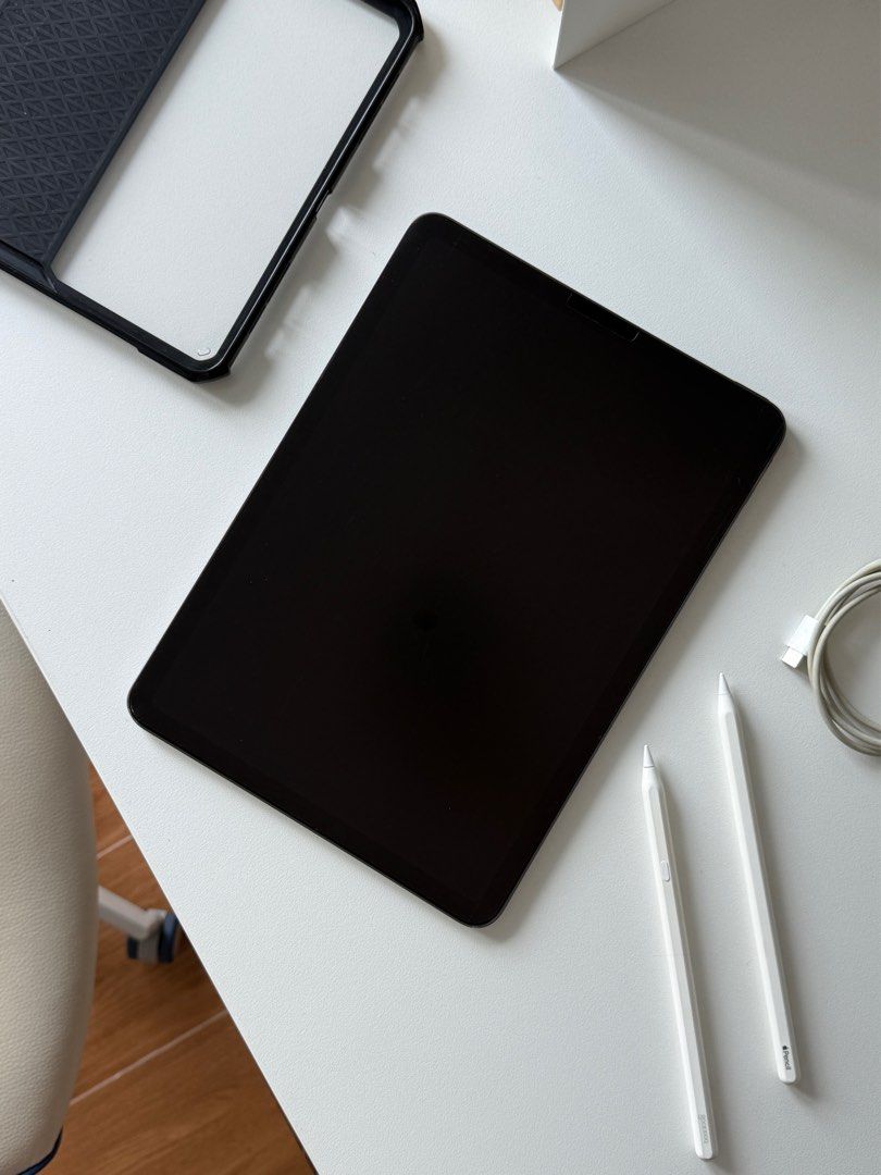 Ipad Air 5 64gb Wifi (Space Gray) (Category: iPad) located in Makati City. Submitted by preheartedgoods (Listing ID 1395000781, Image 3). Description: NO ISSUE Alagang alaga po ito In korean language lang kasi korean po si bf and he was the user, will reset! 🙂 With matte/paper-like screen protector Inclusions: - Cable charger - Case with keyboard - Mouse for ipad RFS: We have another ipad po Location: Makati Meetup/Pickup/Delivery.