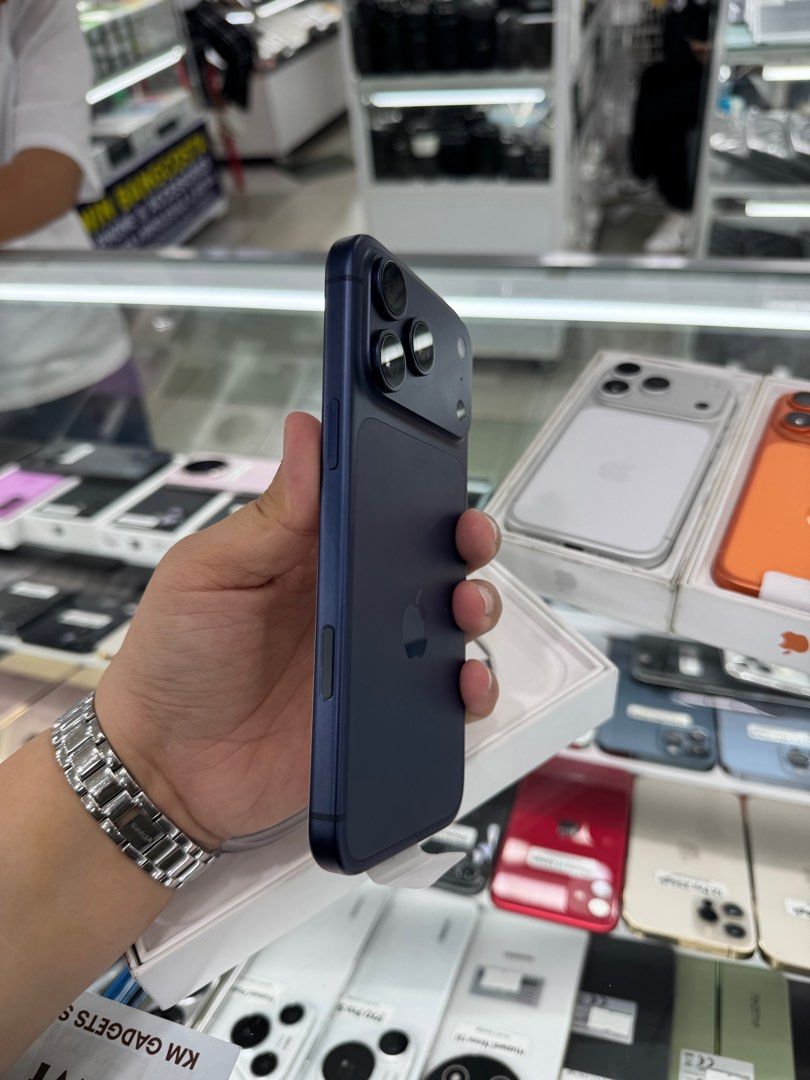 Iphone 17 Pro Max 256gb FU HK 100% batt RUSH (Category: iPhone 17 Series) located in San Juan City. Submitted by javedsgadgetshop (Listing ID 1396898779, Image 3). Description: INSTALLMENT OPTIONS : SPAY LATER / GGIVES / CREDIT CARD! WE BUY AND SELL SO PWEDE MAGBINTA OR SWAP ! Quick Specs : 💵 Iphone 17 Pro Max •256gb •HK Variant •100% batt health •Factory Unlock •100% Smoothness •No hidden issue | No Repaired •100% Authentic | Not Refurbished •w