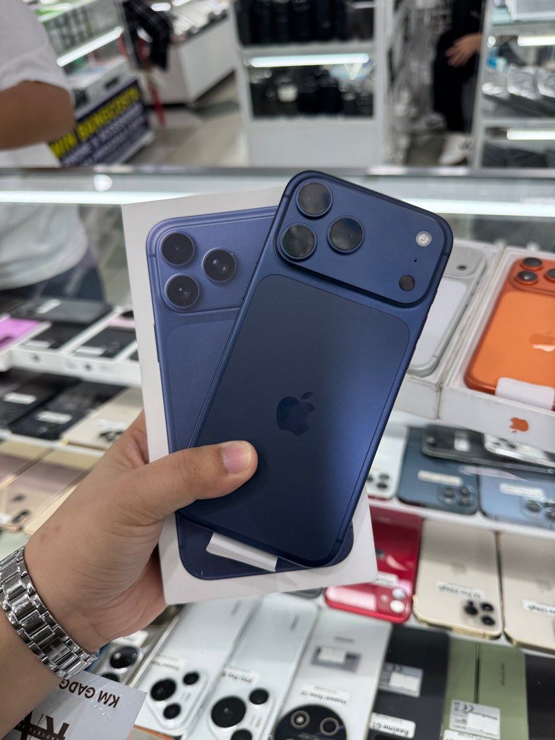 Iphone 17 Pro Max 256gb FU HK 100% batt RUSH (Category: iPhone 17 Series) located in San Juan City. Submitted by javedsgadgetshop (Listing ID 1396898779, Image 1). Description: INSTALLMENT OPTIONS : SPAY LATER / GGIVES / CREDIT CARD! WE BUY AND SELL SO PWEDE MAGBINTA OR SWAP ! Quick Specs : 💵 Iphone 17 Pro Max •256gb •HK Variant •100% batt health •Factory Unlock •100% Smoothness •No hidden issue | No Repaired •100% Authentic | Not Refurbished •w