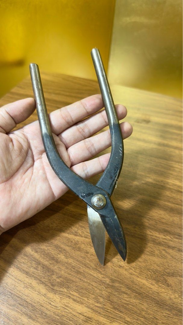 Japanese Bonsai Shears 195mm (Category: Gardening Tools & Ornaments) located in Davao. Submitted by furendorithrifter (Listing ID 1397031119, Image 2). Description: - Japanese bonsai shears - Designed for precision cutting - Curved blade - 195mm full length - Black and silver handles - Well-maintained - Ready for use - Perfect for shaping and pruning bonsai trees.