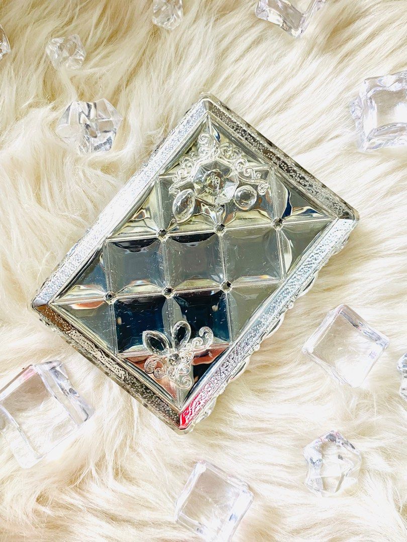 Jill stuart eyeshadow TIMELESS AMETHYST (Category: Makeup) located in Pagsanjan. Submitted by lavishbyji22912 (Listing ID 1396930534, Image 2). Description: authentic bought in japan 2 shades havent used used twice only see photos.