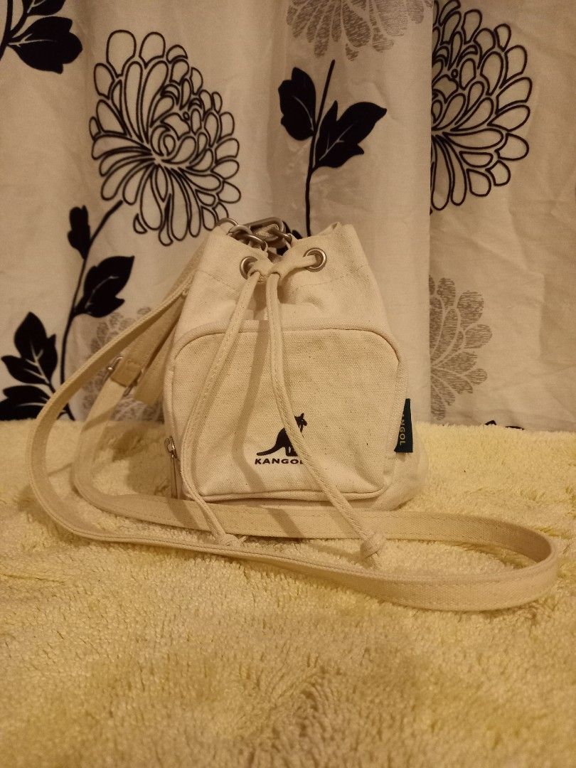 Kangol Lucky Canvas Bucket Bag (Category: Cross-body Bags) located in Cabagan. Submitted by brandsforless88 (Listing ID 1396999017, Image 1). Description: very good condition small canvas no issue/flaw.