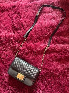 (Category: ) located in . Submitted by clairiepreloved (Listing ID 1396872429, Image 1). Description: .