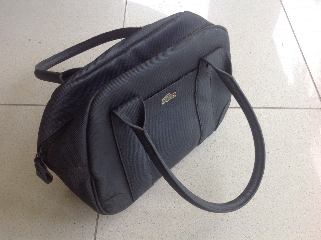 Lacoste Handbag (Category: Luxury Bags & Wallets) located in Cebu City. Submitted by brent726 (Listing ID 1396980301, Image 3). Description: Lacoste handbag Authentic No issues, good condition.