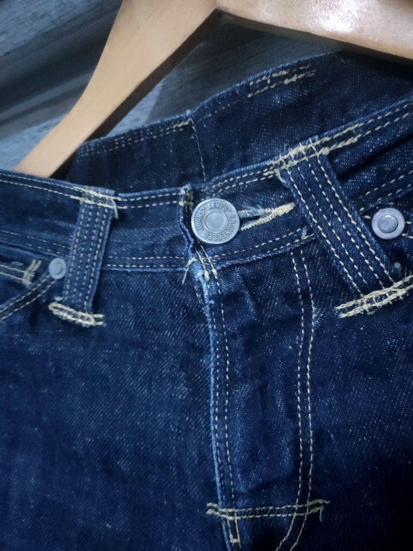 LEVIS (Category: Jeans) located in Manila. Submitted by alilongthrift (Listing ID 1396861814, Image 3). Description: FOR SALE LEVIS ENGINEERED JEANS SIZE 30 LENGTH 40 HEM 7 PAYMENT FIRST PO MOP : Gcash/Bank transfer COURIER: Jnt express or kung around metro manila lang pwede natin lalamove Location : Makati city Pm for more details.