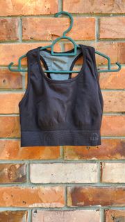 (Category: ) located in . Submitted by izzcloset (Listing ID 1396866053, Image 1). Description: .