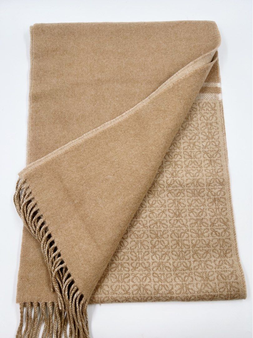⚜️Loewe Scarf - Cashmere & wool (Category: Luxury Accessories) located in Makati City. Submitted by 90sangel (Listing ID 1397028049, Image 3). Description: •Item: Loewe Scarf crafted in beige 🤍🥯🍦🍨 medium-weigth double face wool and cashmere blend. •Size: 180 x 30cm •Condition: As New! Includes a paperbag & tag *Expertly crafted with a blend of wool and cashmere, luxurious accessory to add to any outfit, perfect for cooler weather. Negotiable!