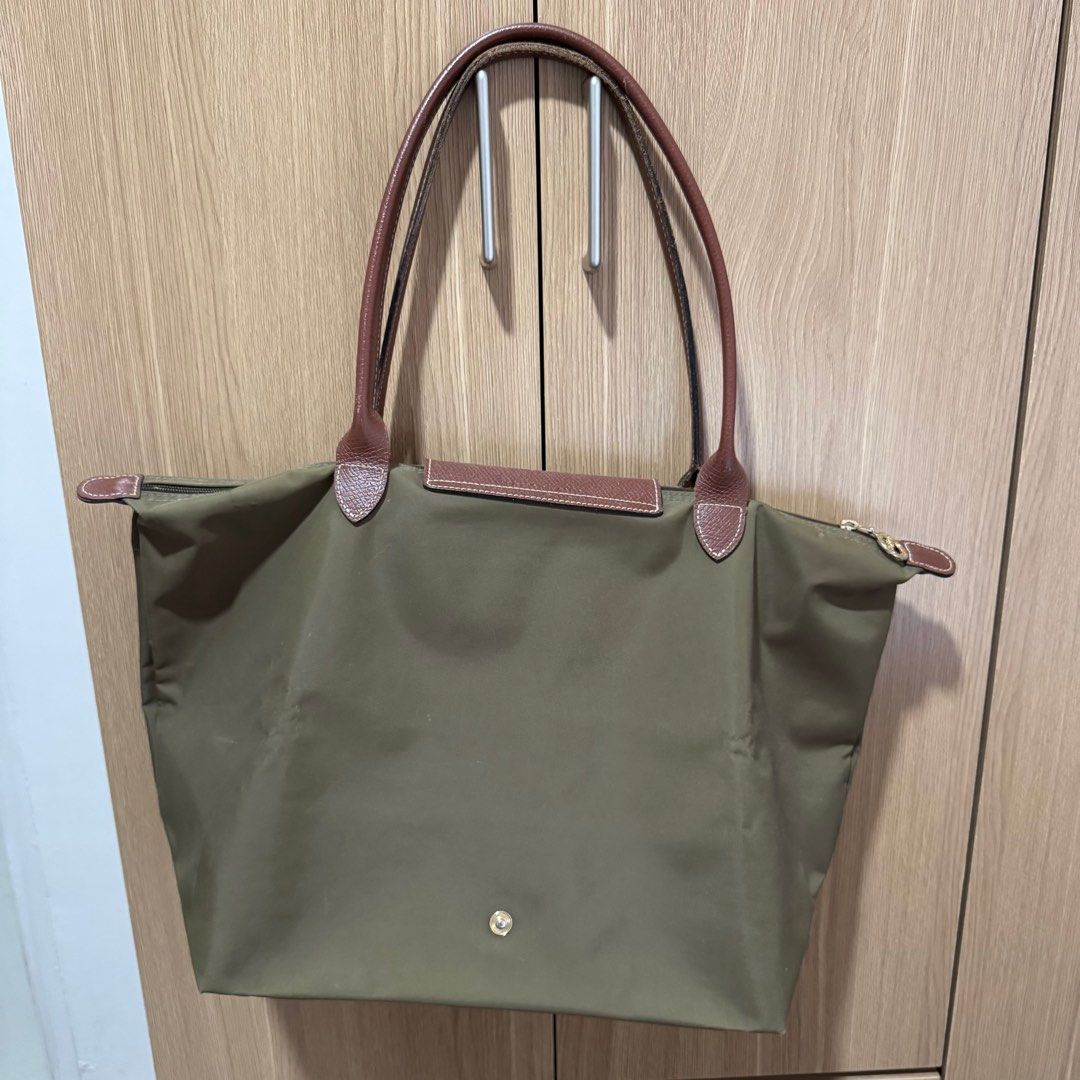 Long champ large long handle (Category: Luxury Bags & Wallets) located in Cagayan de Oro. Submitted by prelovedbytrice12 (Listing ID 1396940925, Image 2). Description: Bought from Rustans Shangrila • guaranteed original with minimal signs of use • very good bag .