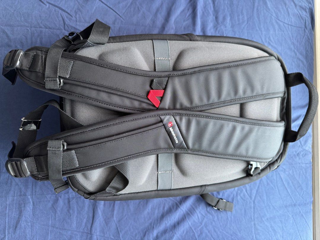 Manfrotto Camera Backpack （分類：相機袋）位於 Hong Kong。 由 vince1512 提交（商品編號 1396926432，圖片 3）。簡介： Manfrotto camera backpack。