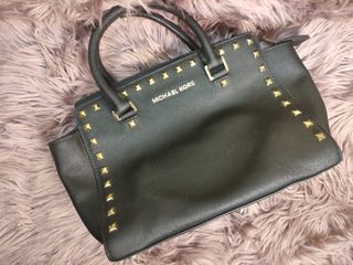 (Category: ) located in . Submitted by 4bypreloved (Listing ID 1396969256, Image 1). Description: .