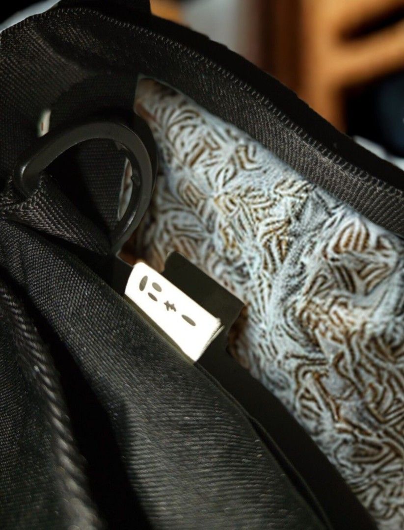 Né Net - Nyah Cat Sling Bag (Category: Sling Bags) located in Manila. Submitted by thriftspotting (Listing ID 1396957552, Image 2). Description: .