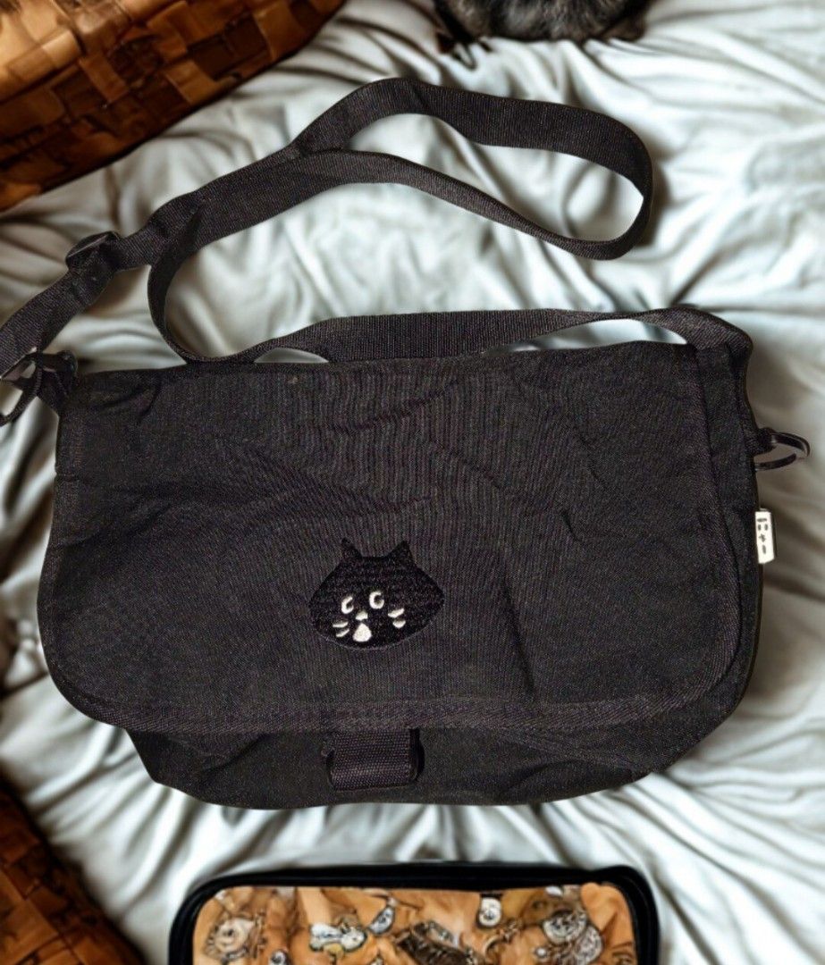 Né Net - Nyah Cat Sling Bag (Category: Sling Bags) located in Manila. Submitted by thriftspotting (Listing ID 1396957552, Image 1). Description: .