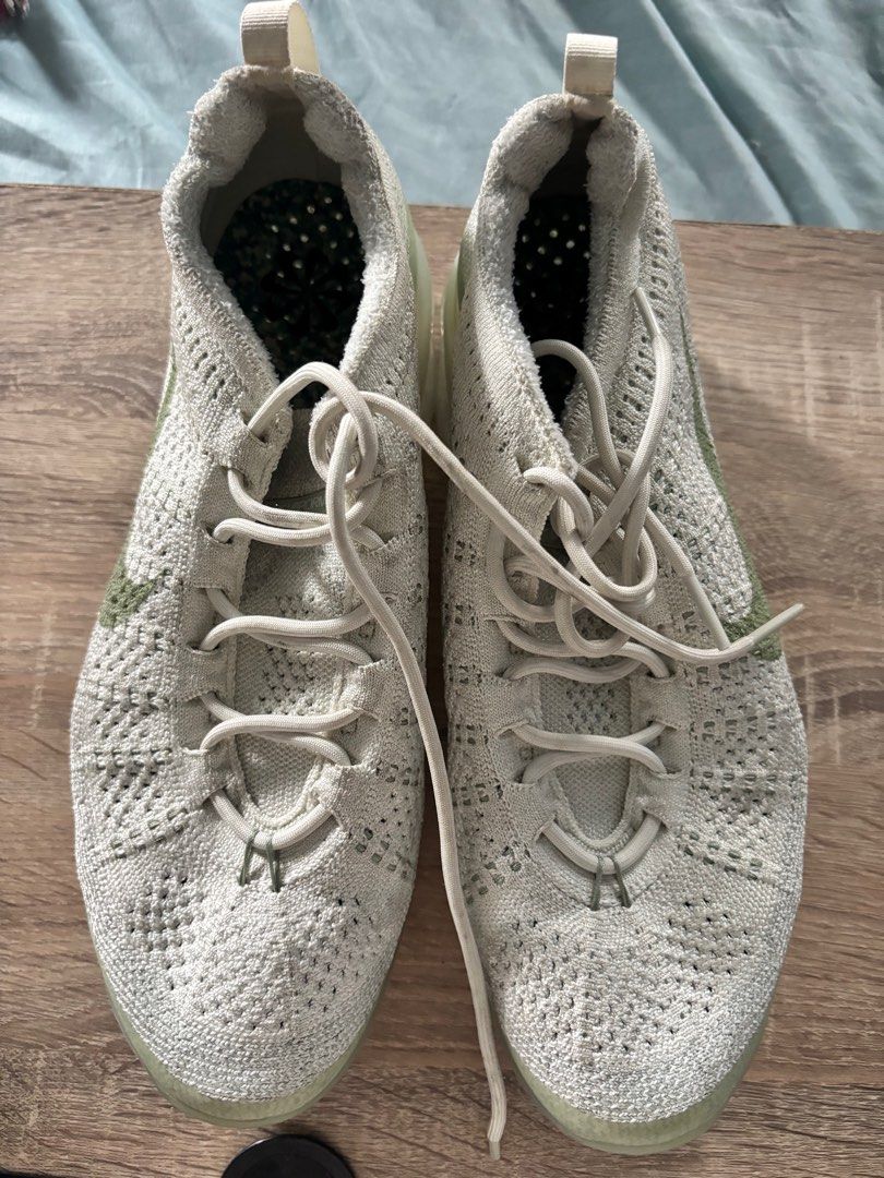 Nike Air VaporMax Flyknit 2021 (Category: Sneakers) located in Pasay City. Submitted by averycontent (Listing ID 1396880780, Image 2). Description: - Nike Air VaporMax Flyknit 2021 - Color: Light green and white - Size: US 10 - Features a breathable Flyknit upper - Full-length VaporMax Air unit for cushioning - Lace-up closure - Nike swoosh logo.