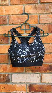 (Category: ) located in . Submitted by izzcloset (Listing ID 1396868799, Image 1). Description: .