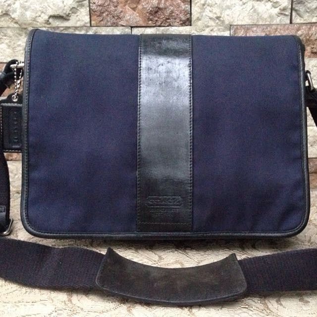 Original Coach Messenger Bag (Category: Sling Bags) located in Marikina City. Submitted by arrveefm (Listing ID 1396855267, Image 2). Description: Selling at Php 3,200.00 (Shipping NOT yet already Included) FIXED PRICE!!! We do not entertain hagglers. -- In tagalog bawal "TUMAWAD". "Never expect flawless quality from Used/Pre-Owned items, otherwise might as well buy brand new. Price has already been considered on the item's current condition. -- 
