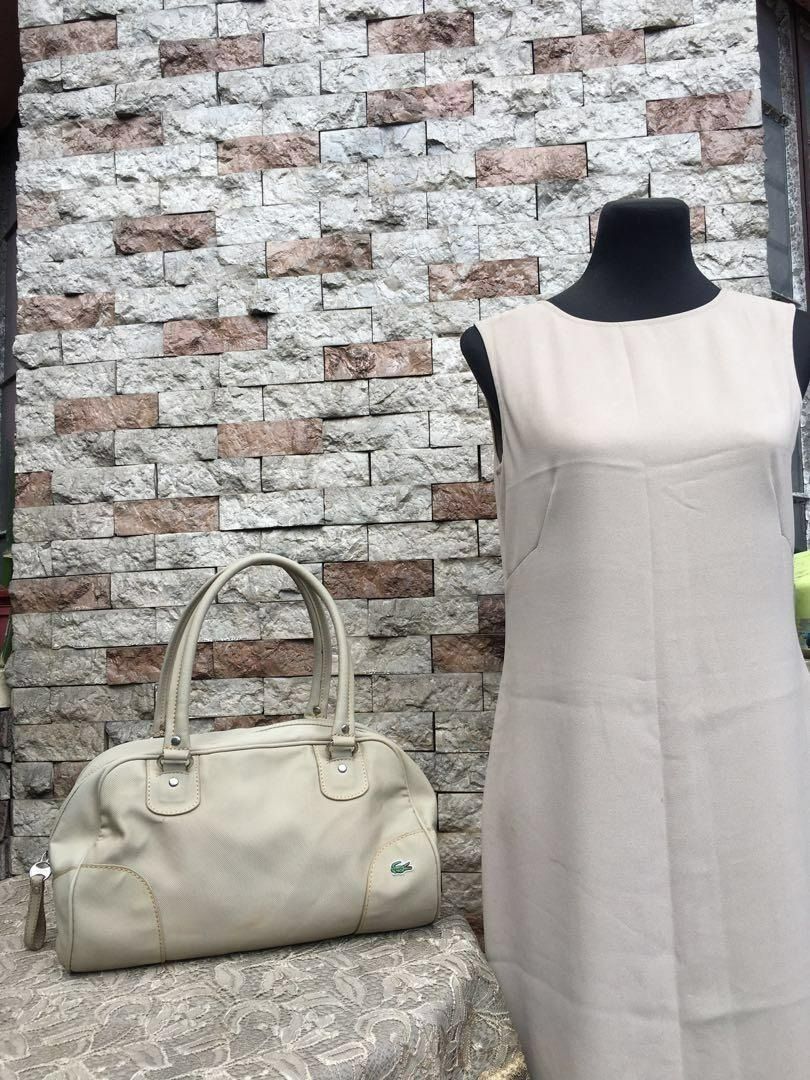 Original Lacoste Bowling Bag (Category: Shoulder Bags) located in Marikina City. Submitted by arrveefm (Listing ID 1396855741, Image 1). Description: Original Lacoste Bowling Bag Used but still in good condition; No Meet-ups; Selling at P1000.00 ONLY shipping NOT yet included (FIXED PRICE); Payment thru GCash Check pictures for visible flaws, several pictures have been provided -- "few visible ink markings as seen on pictures" Approximate Dimensi