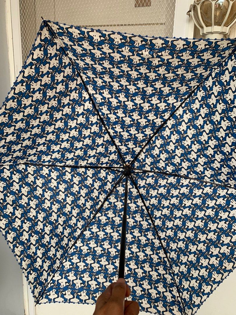 Peanuts Snoopy Foldable Umbrella (Category: Umbrellas) located in Taguig. Submitted by madisam (Listing ID 1396892225, Image 2). Description: preloved likenew .